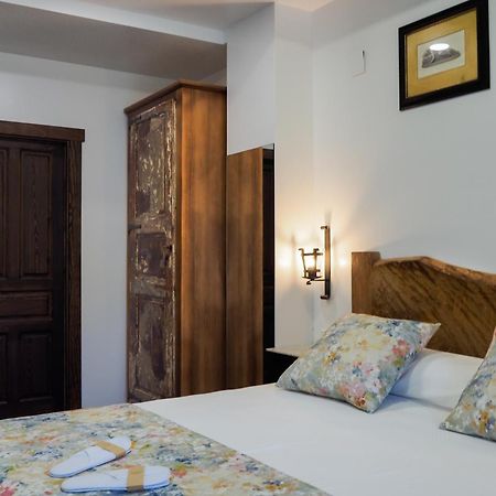 Posada Y Apartamentos Trebuesto De Guriezo Kültér fotó