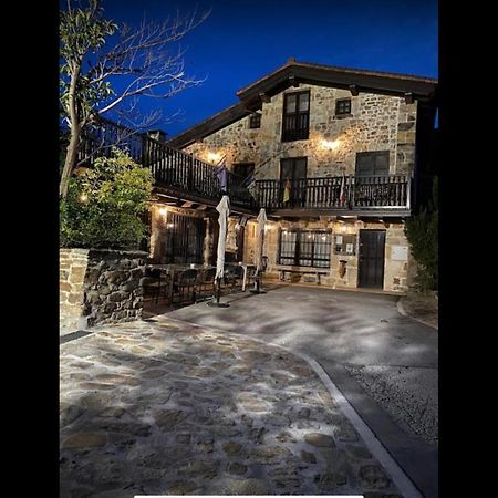 Posada Y Apartamentos Trebuesto De Guriezo Kültér fotó