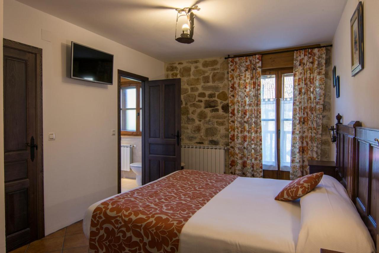 Posada Y Apartamentos Trebuesto De Guriezo Kültér fotó