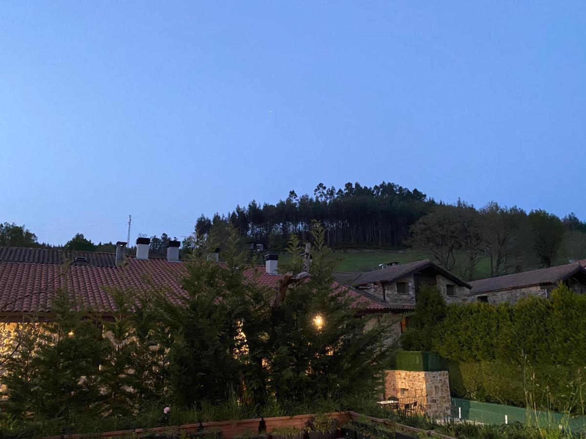 Posada Y Apartamentos Trebuesto De Guriezo Kültér fotó