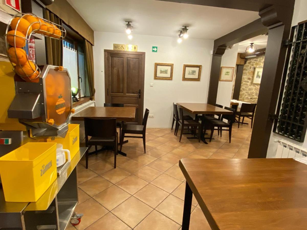 Posada Y Apartamentos Trebuesto De Guriezo Kültér fotó